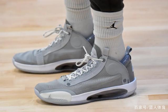 班凯罗三双魔术克鹈鹕 库兹马31分奇才胜国王